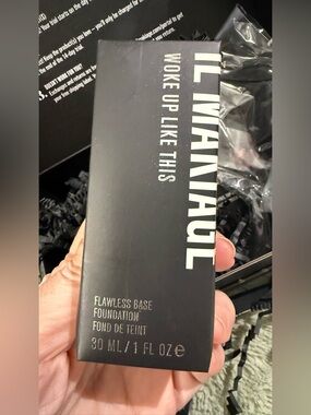 Woke Up Like This 20 GL (radiant glow) foundation with built in primer